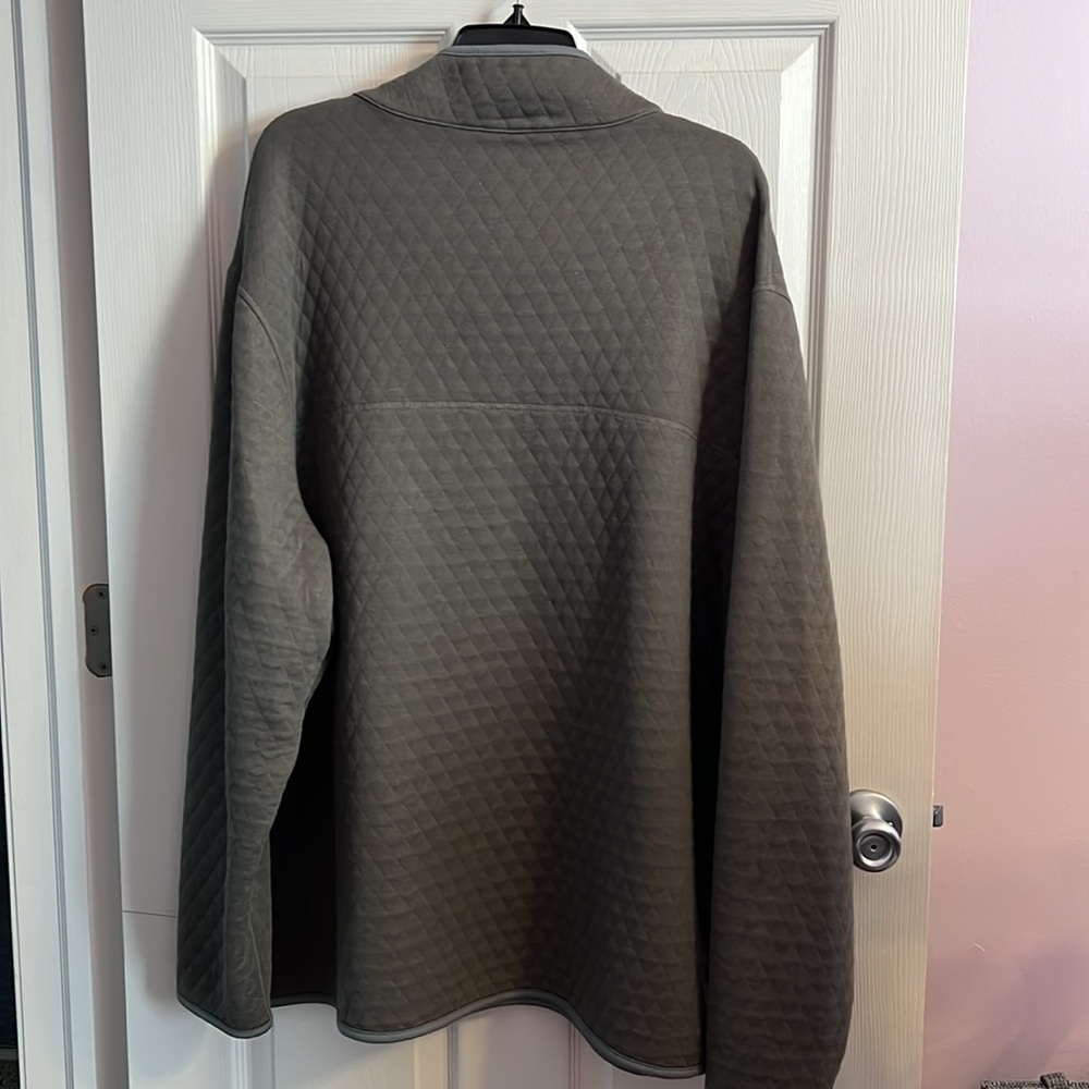 Men’s Reversible Quilted Pullover - Picture 4 of 13